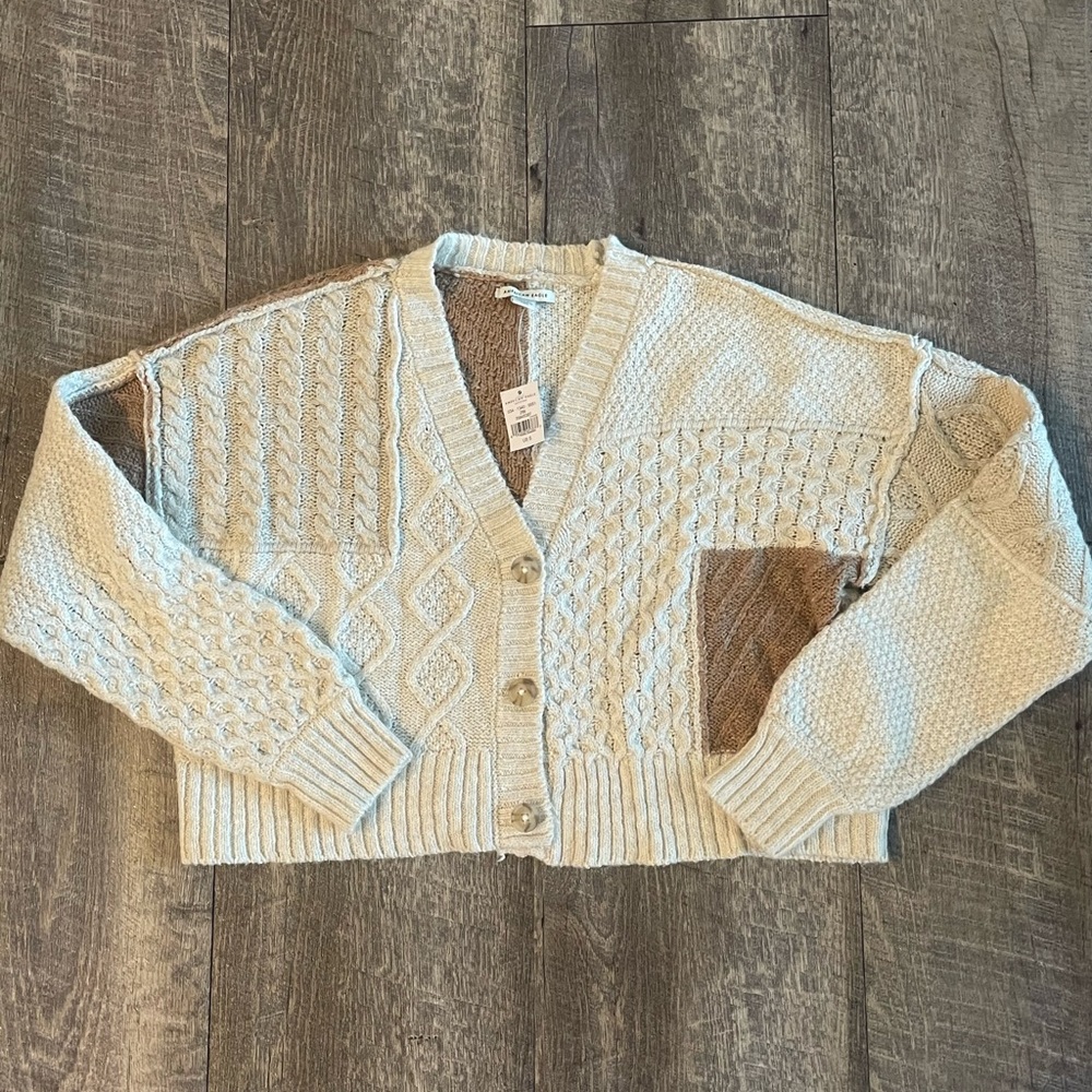 NWT Women’s American Eagle Sweater Size Medium - Picture 2 of 4